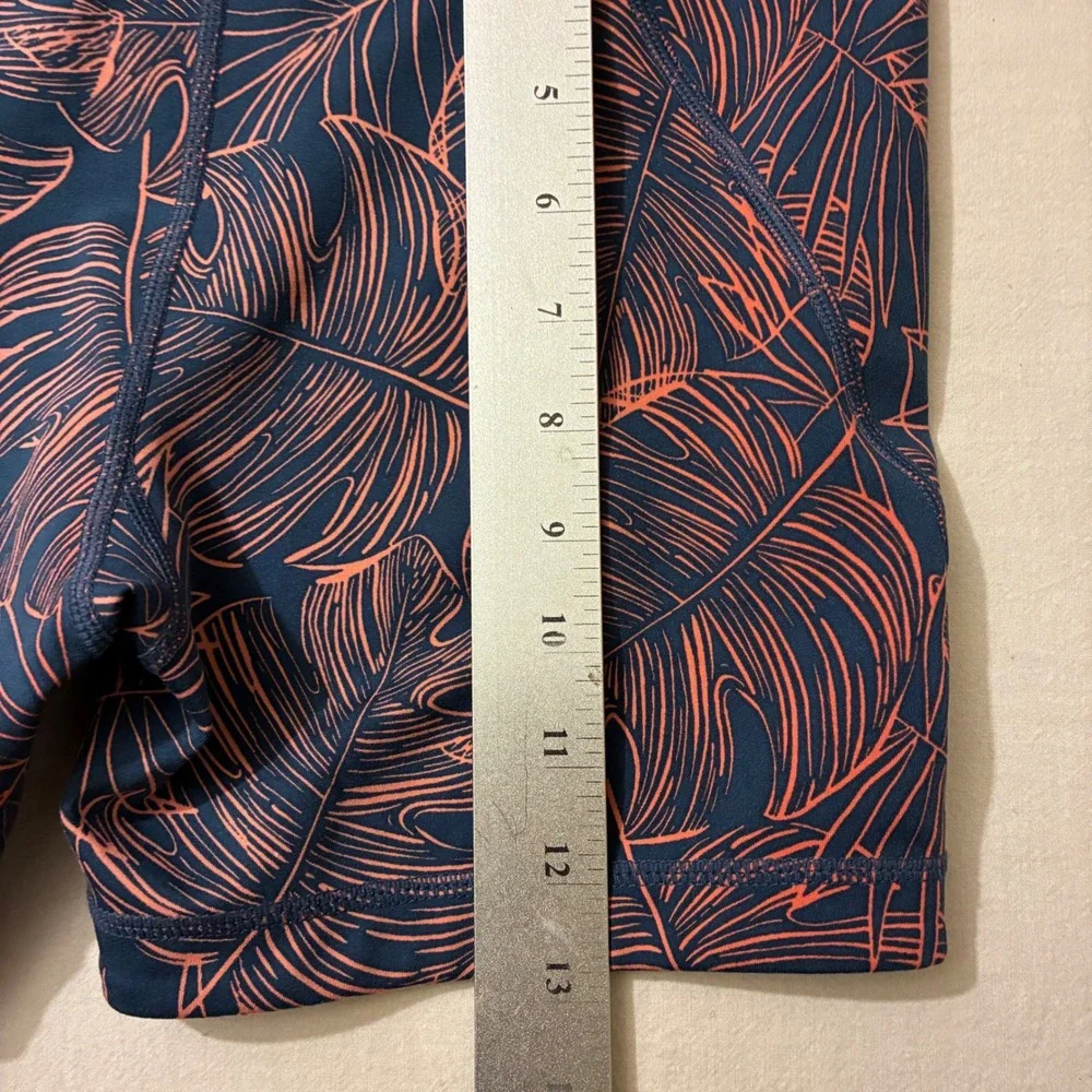 Title Nine Women's XS Mad Dash Reversible Shorts Tropical Palm‎ Print Active Run